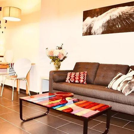 Moderno Estudio Junto A Nogalera - *