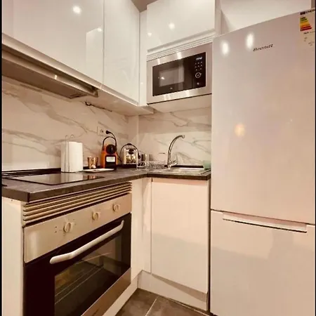 Moderno Estudio Junto A Nogalera - *